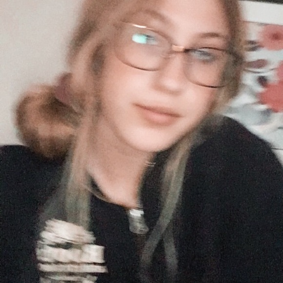 Meet your Posher, Traycia - Picture 1 of 1